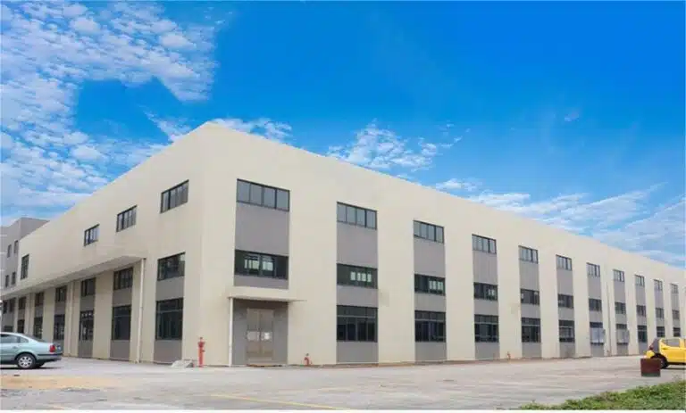 Ngoại thất tòa nhà trụ sở Crowns Machinery