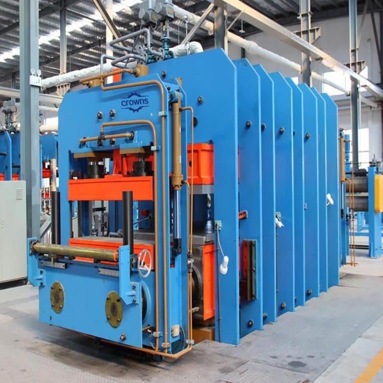 Dây chuyền ép lưu hóa công nghiệp Crowns Machinery , được trang bị để sản xuất sản phẩm cao su khối lượng lớn